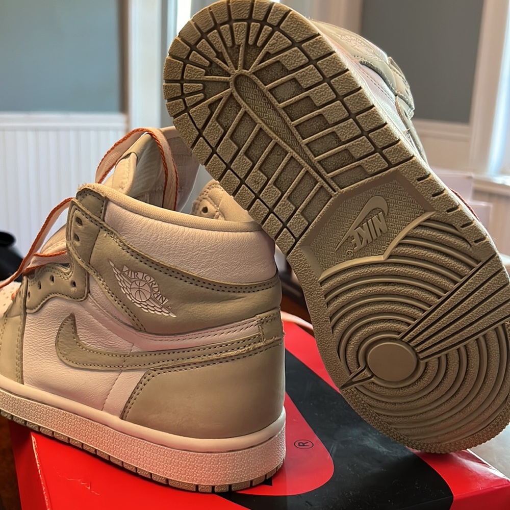 Women’s Nike Air Jordan 1 High OG—“Seafoam”—size 6